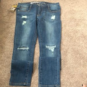 Skinny jeans with holes